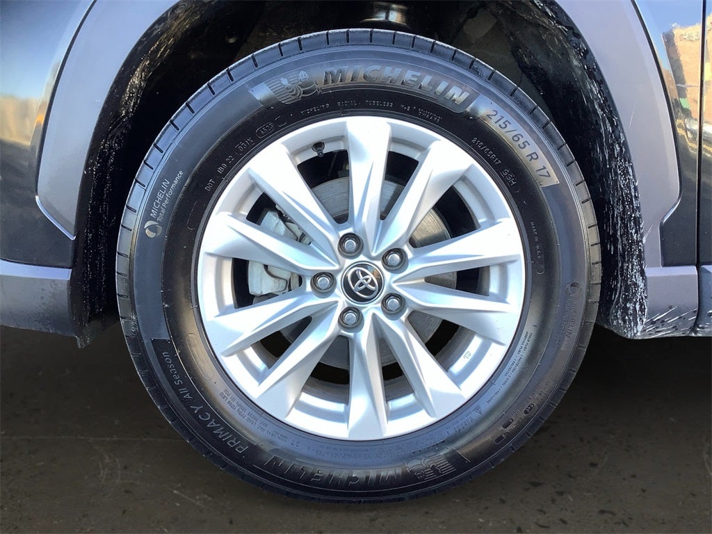 2024 Toyota Corolla Cross LE