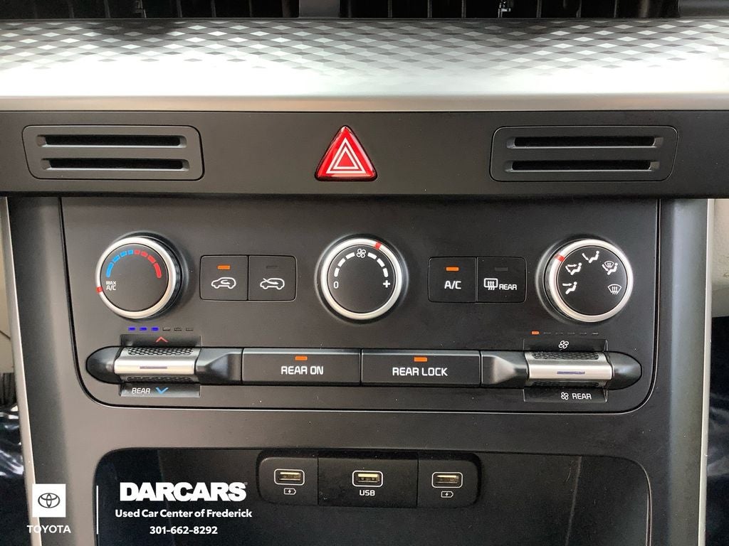 2024 Kia Carnival LX