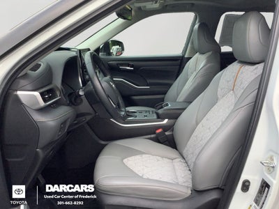 2022 Toyota Highlander Hybrid Bronze Edition