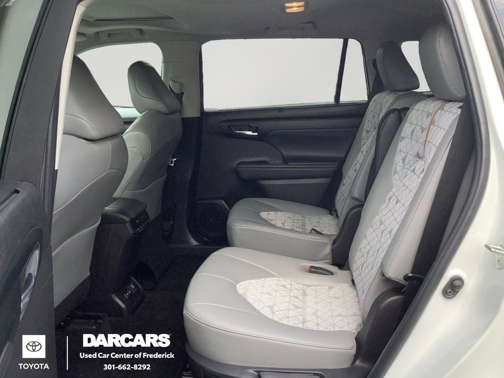 2022 Toyota Highlander Hybrid Bronze Edition