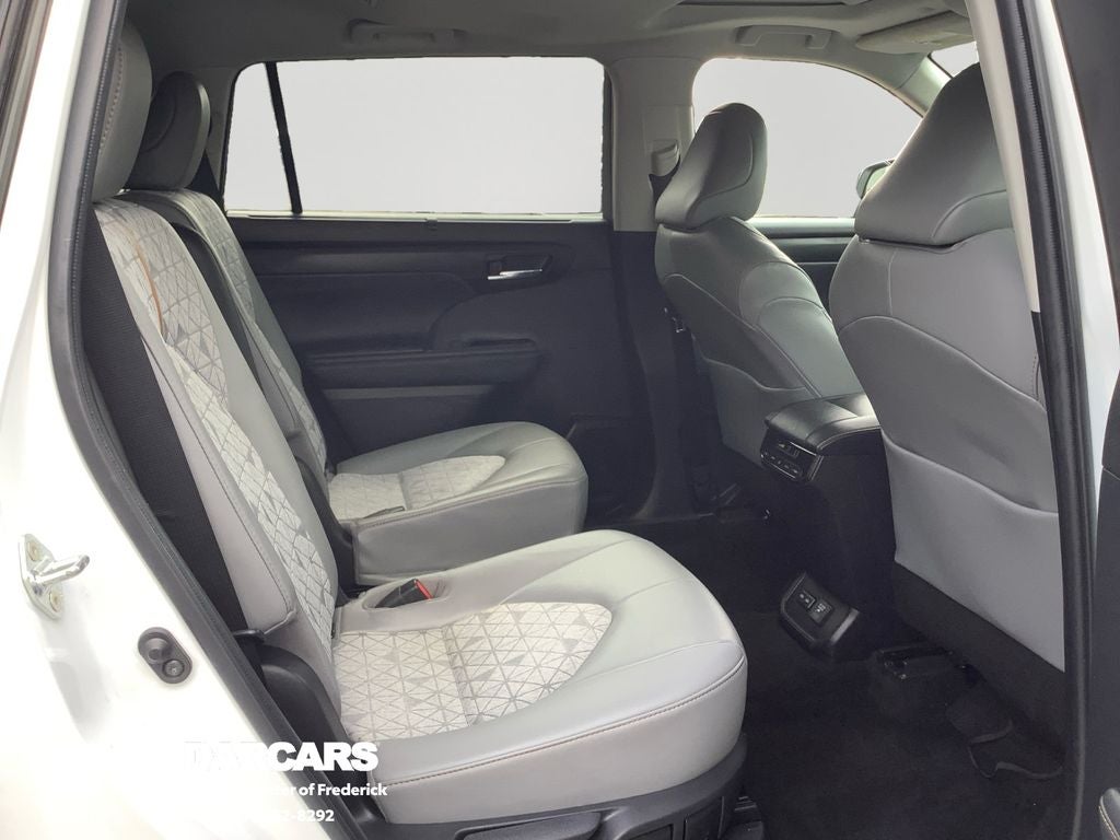 2022 Toyota Highlander Hybrid Bronze Edition
