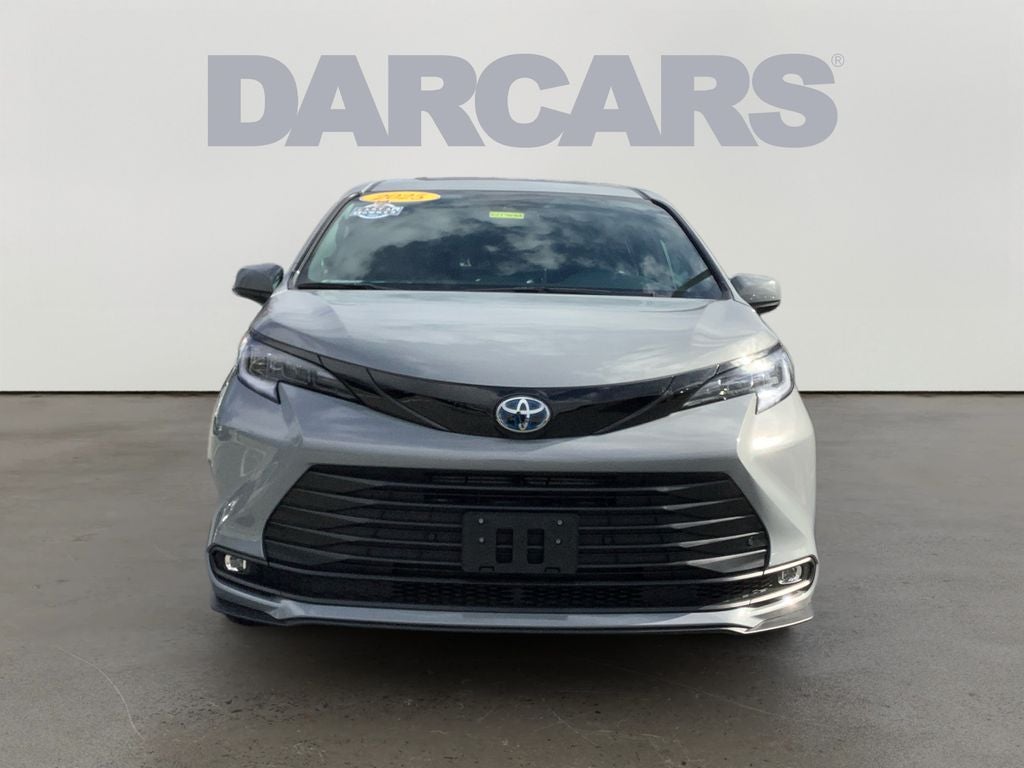 2025 Toyota Sienna Woodland Edition 7 Passenger