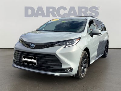 2025 Toyota Sienna Woodland Edition 7 Passenger