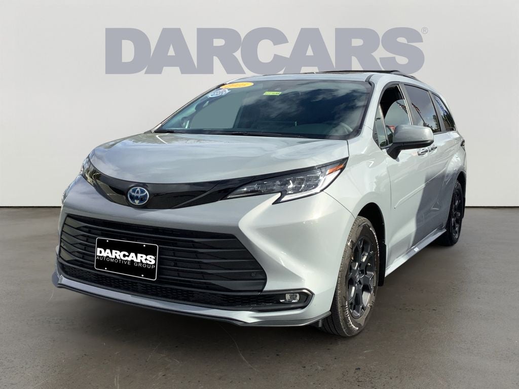 2025 Toyota Sienna Woodland Edition 7 Passenger