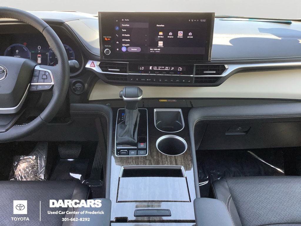 2025 Toyota Sienna Platinum 7 Passenger