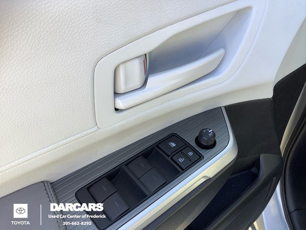 2025 Toyota Sienna LE 8 Passenger