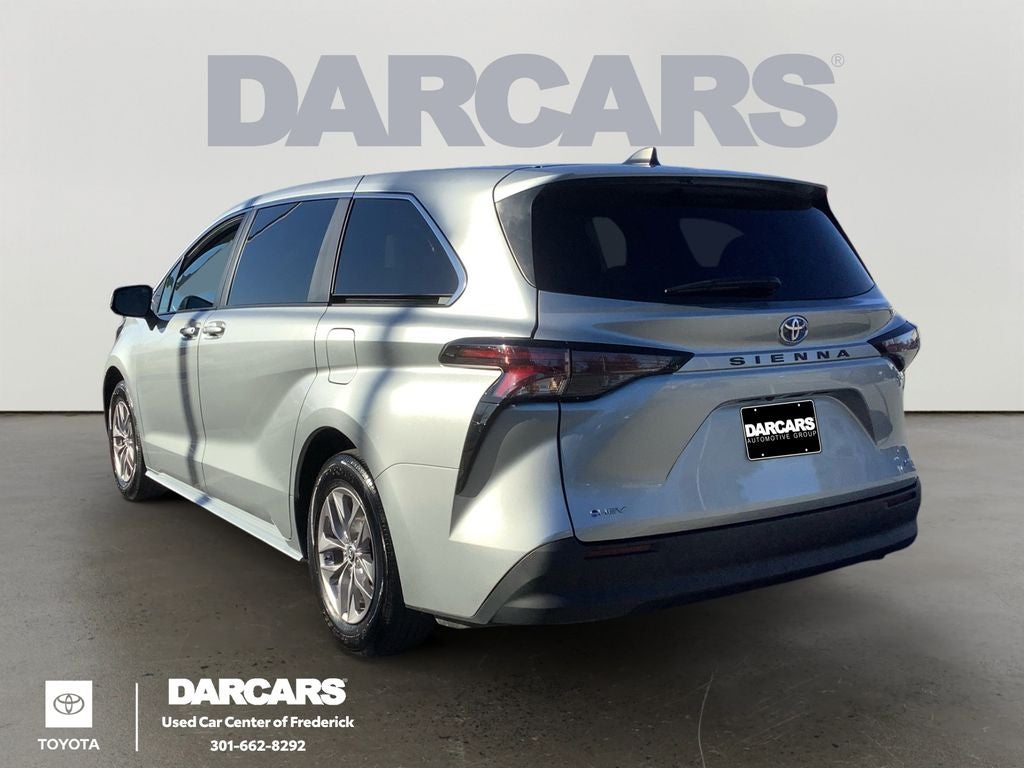 2025 Toyota Sienna LE 8 Passenger