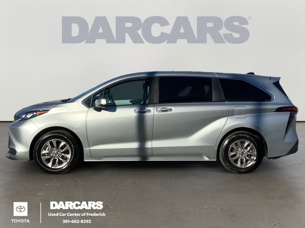 2025 Toyota Sienna LE 8 Passenger