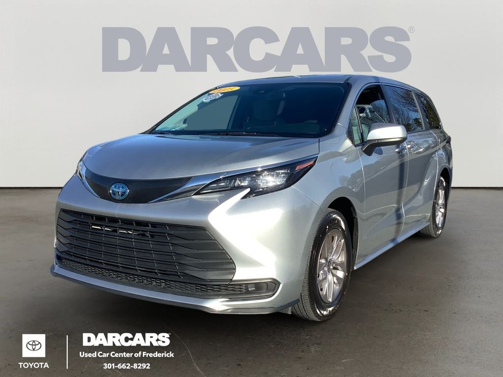 2025 Toyota Sienna LE 8 Passenger