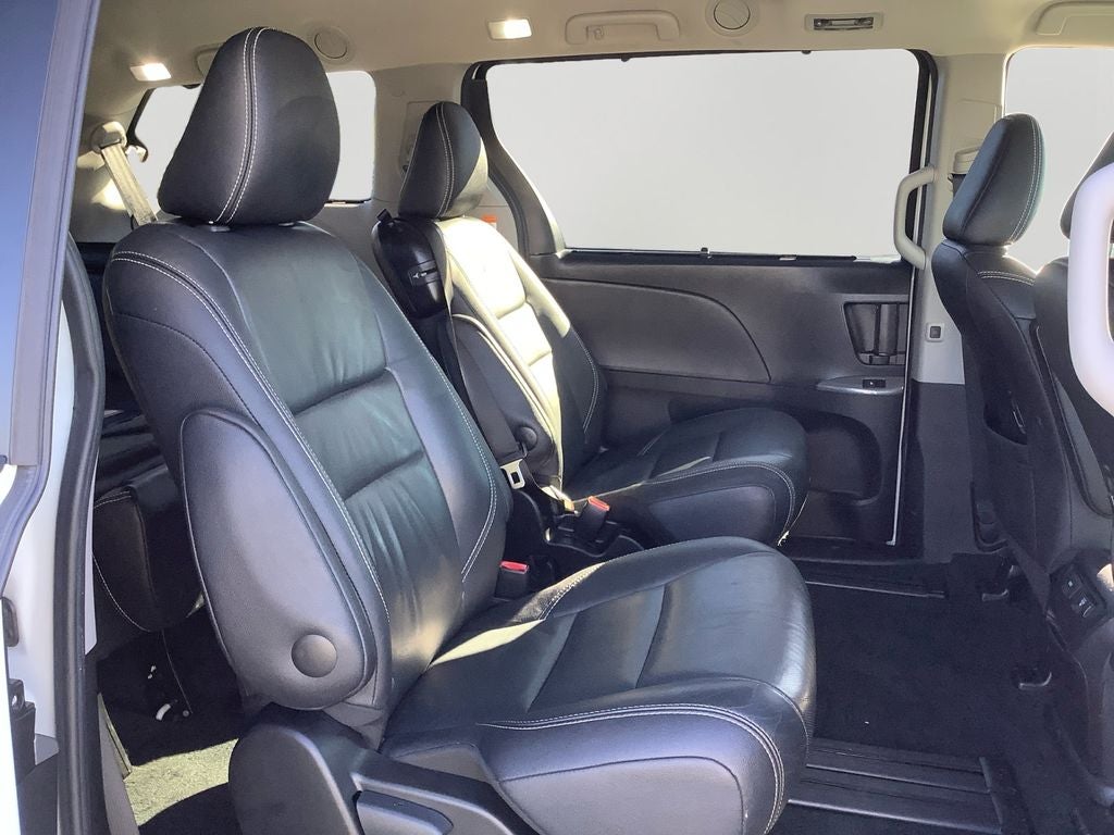 2016 Toyota Sienna SE Premium 8 Passenger