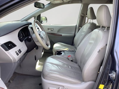 2013 Toyota Sienna XLE 8 Passenger