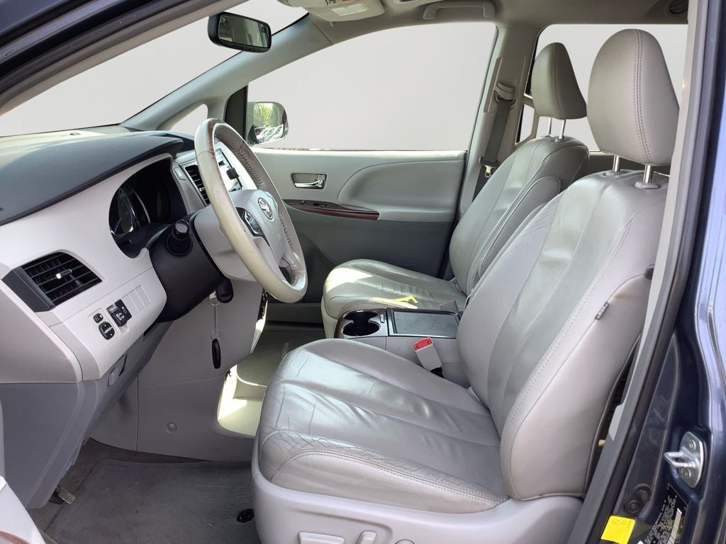2013 Toyota Sienna XLE 8 Passenger