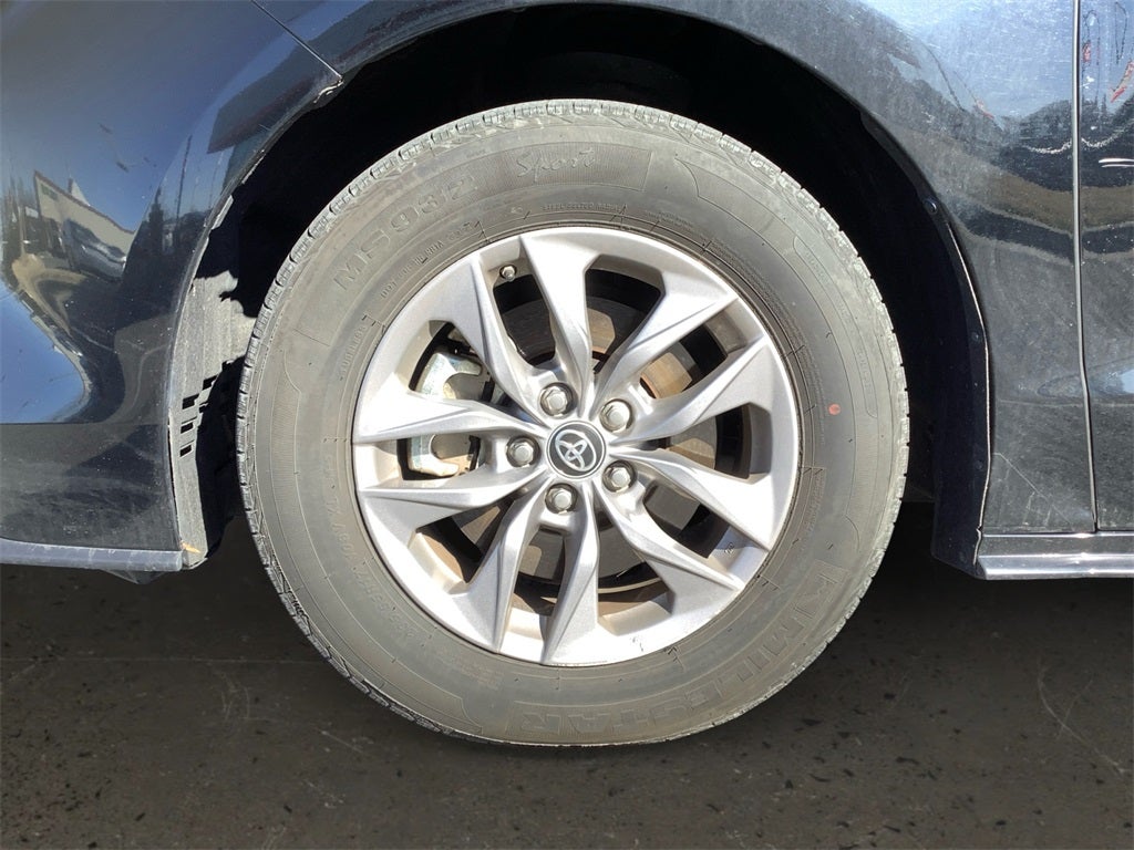 2024 Toyota Sienna XLE 8 Passenger