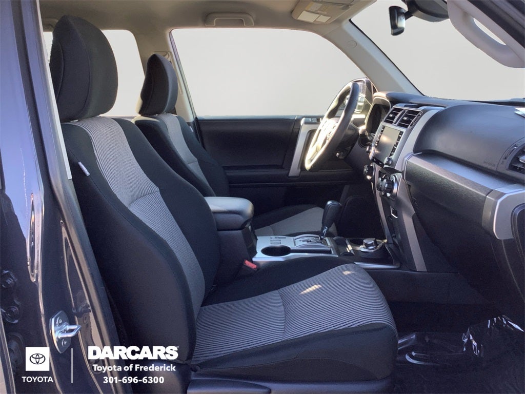 2024 Toyota 4Runner W/3rd row seat SR5