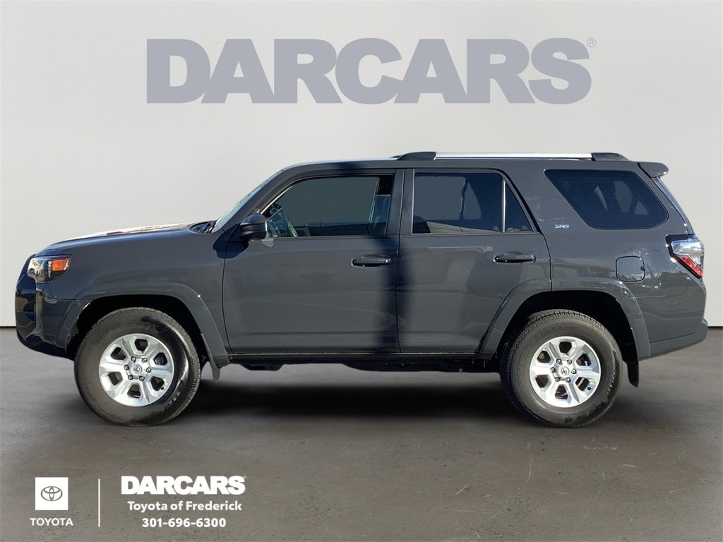 2024 Toyota 4Runner W/3rd row seat SR5